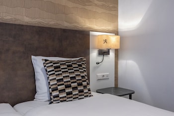 Comfort Room, City View