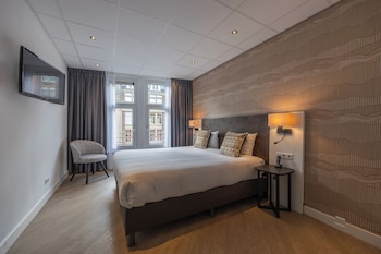 Comfort Room, City View