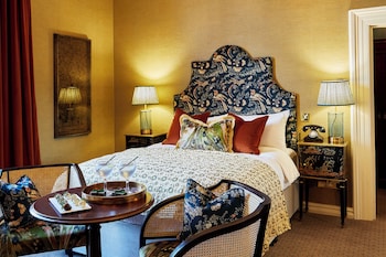 Oak Character Room