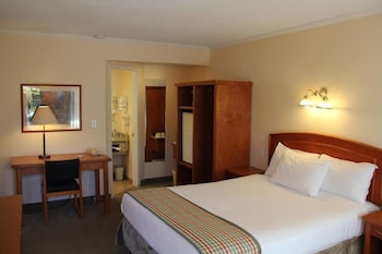 Standard Room, 1 Queen Bed