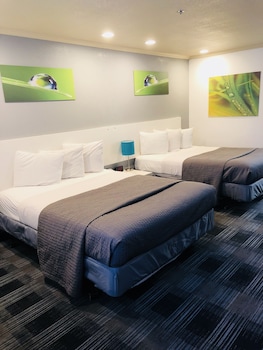 Room, 2 Queen Beds, Non Smoking