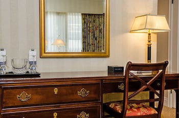 Deluxe Suite, 2 Queen Beds