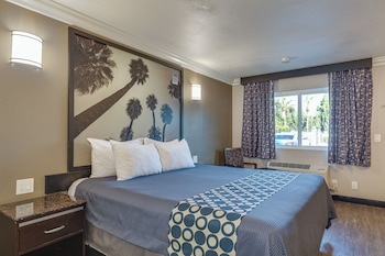 Deluxe Room, 1 King Bed, Jetted Tub