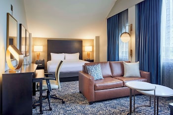 Junior Suite, 1 King Bed, Accessible, Bathtub