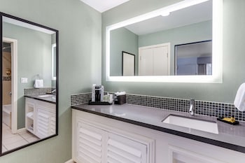 Standard Room, 1 King Bed, Non Smoking, Refrigerator & Microwave