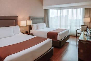 Deluxe Suite, Multiple Beds