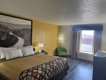 Room, 1 King Bed, Accessible, Non Smoking (Mobility/Hearing, Tub w/Grab Bars)