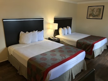 Room, 2 Queen Beds, Accessible, Non Smoking (Mobility, Bathtub w/Grab Bars)