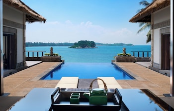 One Bedroom Oceanview Infinity Pool Villa
