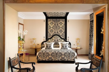 Deluxe Family Room, Courtyard View