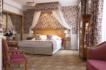 Deluxe Family Room, Courtyard View
