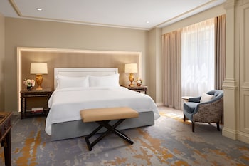 Caroline Astor Suite