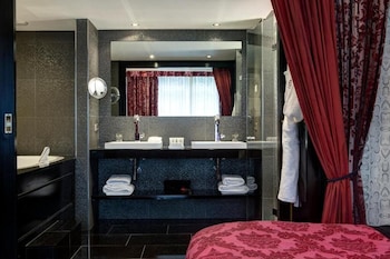 Deluxe Room, Jetted Tub, Garden View
