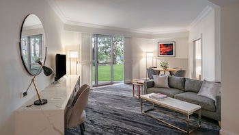 Suite, 1 King Bed with Sofa bed, Non Smoking (Queenslander)