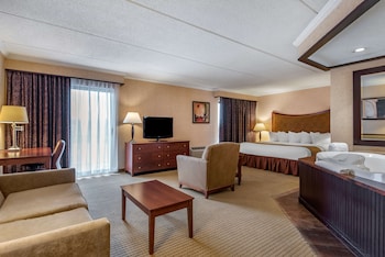 Suite, 1 King Bed, Hot Tub, River View (with Sofabed)