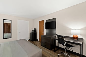 Room, 1 King Bed, Accessible, Smoking