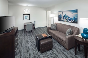 1Kng 2Dbl 2Bdrm Ste  Nonsmk