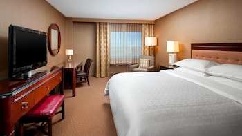 Traditional Room, 1 King Bed (Hearing Accessible)