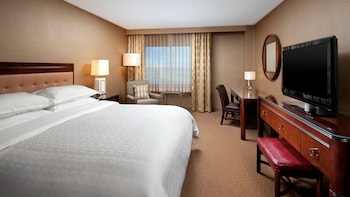 Traditional Room, 1 King Bed (Hearing Accessible)