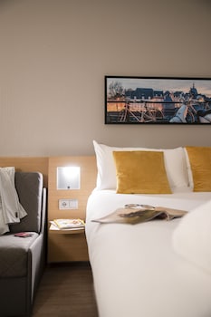 Deluxe Room, 1 Double Bed, Garden View