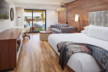 Room, 1 King Bed, Patio