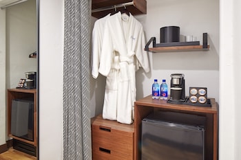 Deluxe Room, 1 King Bed