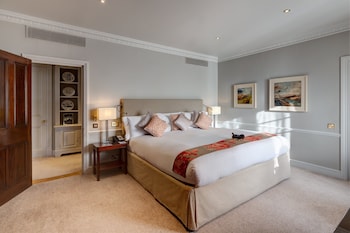 Signature Suite, 1 King Bed with Sofa bed, Balcony, City View