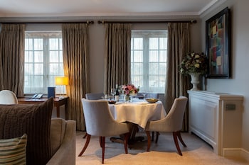 Signature Suite, 1 King Bed with Sofa bed, Balcony, City View