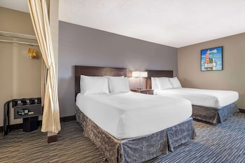 Suite, 2 Queen Beds, Non Smoking, Refrigerator & Microwave (Separate Living Room;with Sofabed)