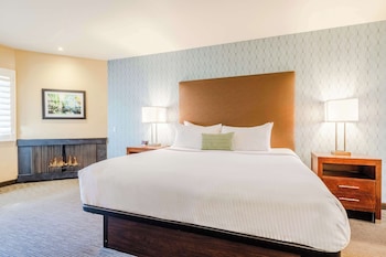 Standard Room, 1 King Bed, Non Smoking, Fireplace
