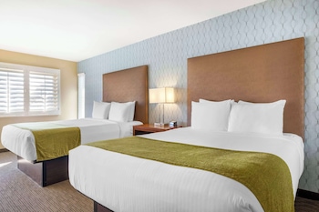 Standard Room, 2 Double Beds, Balcony, Partial Ocean View