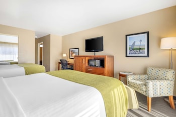 Standard Room, 2 Double Beds, Balcony, Partial Ocean View