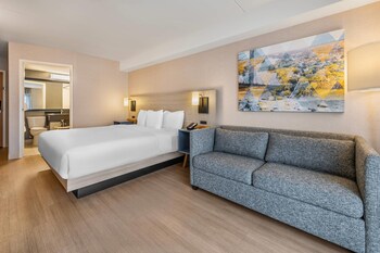 Room, 1 Queen Bed with Sofa bed, Accessible, Non Smoking (Upgrade)