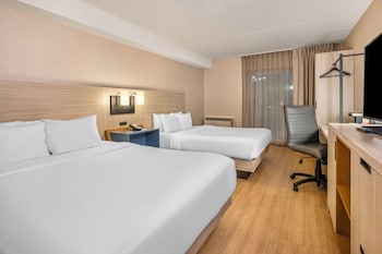 Room, 2 Queen Beds, Non Smoking (Efficiency, Upgrade)