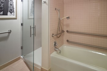 Suite, 1 Bedroom (Mobility/Hearing Accessible, Tub)