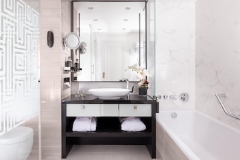 Suite, 1 King Bed, City View (Governor)