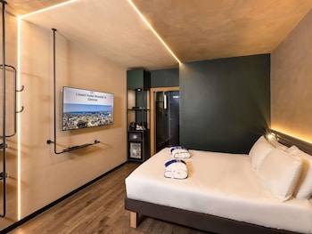 Superior Room, 1 King Bed with Sofa bed