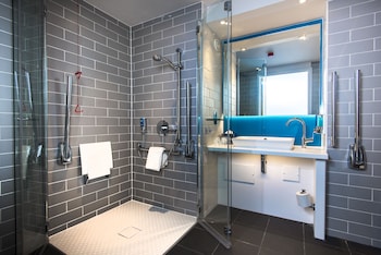 Standard Room, 2 Twin Beds, Accessible (with Free Hot Breakfast)