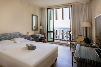 Deluxe Twin Room (With Rollaway Bed)