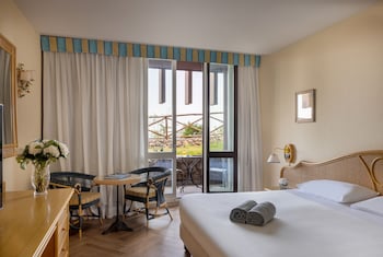 Superior Twin Room (With Rollaway Bed)
