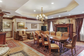 Renaissance Suite, 1 King Bed, Non Smoking, Jetted Tub