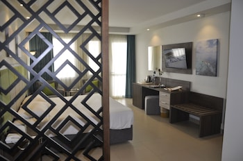 Premium Room - Palm Front Area