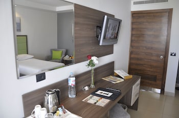 Premium Room - Palm Front Area