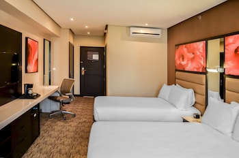 Room, 2 Double Beds, City View