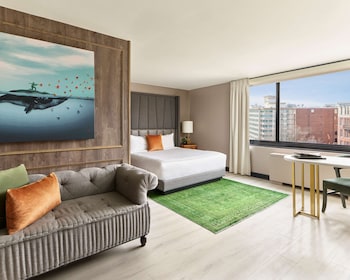 Studio, 1 King Bed, City View