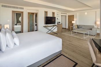 Resort View Junior Suite, Peacock Lounge, Beach, Splash Park & Mall Shuttle