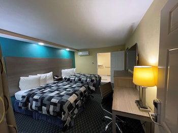 Standard Room, 2 Double Beds, Accessible, Refrigerator & Microwave (Refrigerator & Microwave)