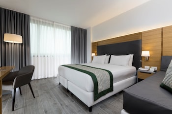 Premium Room, Non Smoking (2 Bed with Sofa Bed)
