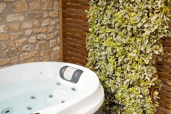 Hot Tub Junior Suite