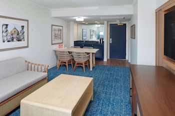 Club Room, 1 Queen Bed, Resort View